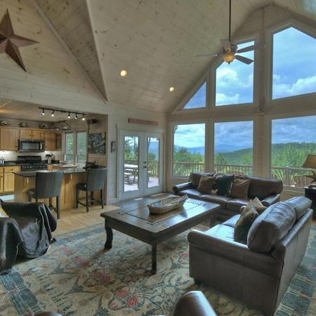 הוילה Morganton Champagne Chalet - Cuddleup מראה חיצוני תמונה