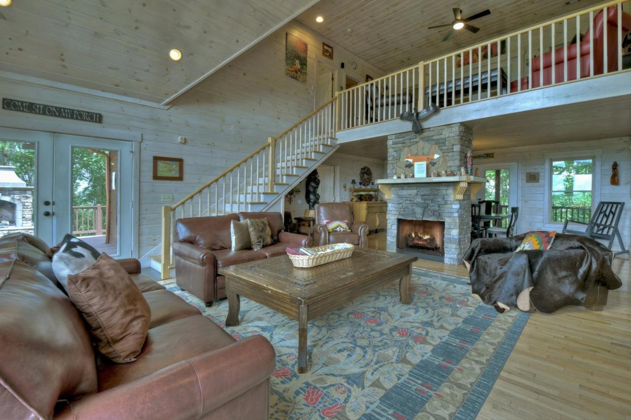 הוילה Morganton Champagne Chalet - Cuddleup מראה חיצוני תמונה