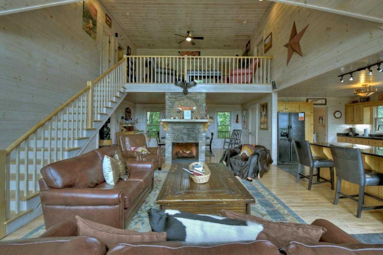 הוילה Morganton Champagne Chalet - Cuddleup מראה חיצוני תמונה