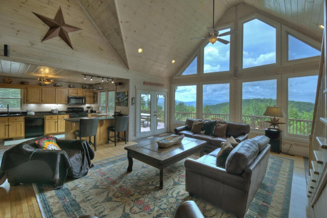 הוילה Morganton Champagne Chalet - Cuddleup מראה חיצוני תמונה