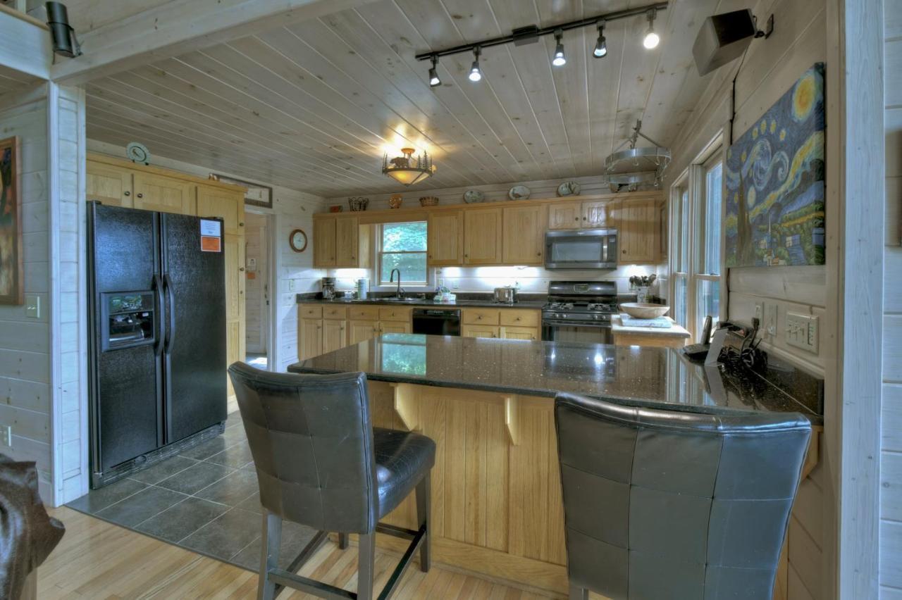 הוילה Morganton Champagne Chalet - Cuddleup מראה חיצוני תמונה