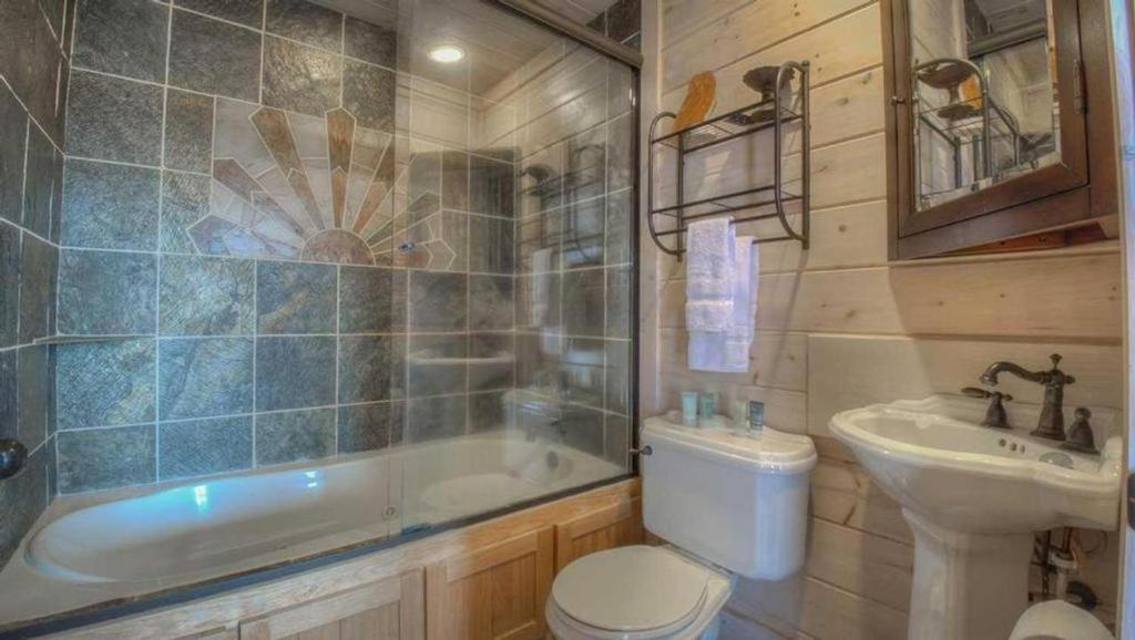 הוילה Morganton Champagne Chalet - Cuddleup מראה חיצוני תמונה