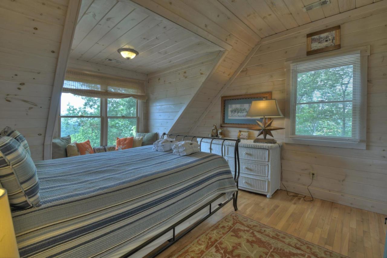 הוילה Morganton Champagne Chalet - Cuddleup מראה חיצוני תמונה