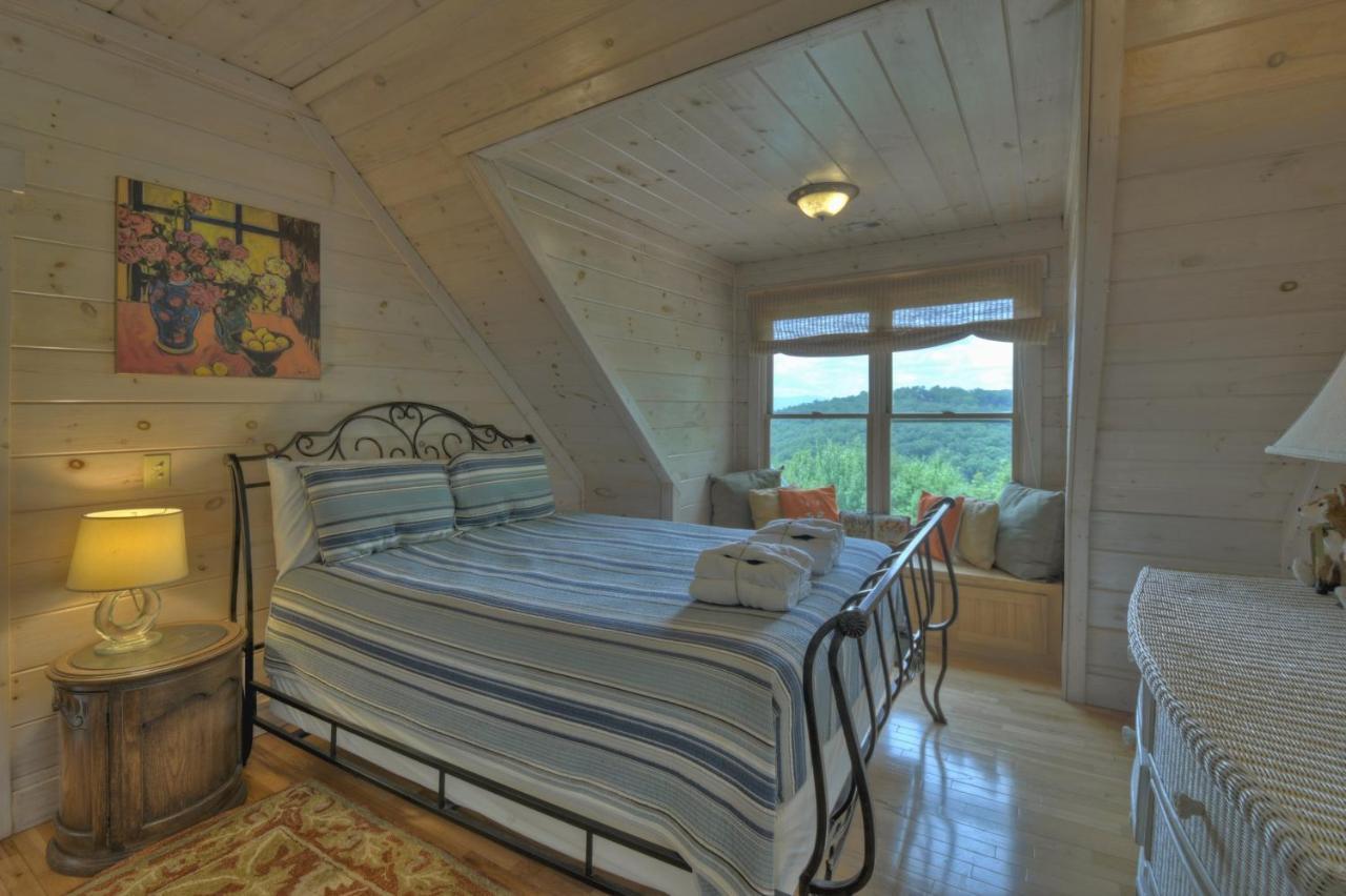 הוילה Morganton Champagne Chalet - Cuddleup מראה חיצוני תמונה
