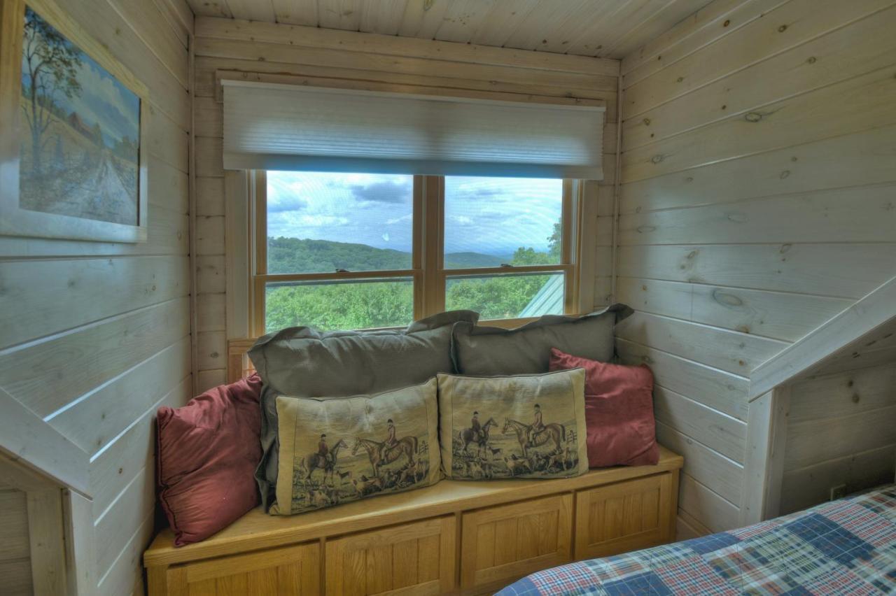 הוילה Morganton Champagne Chalet - Cuddleup מראה חיצוני תמונה