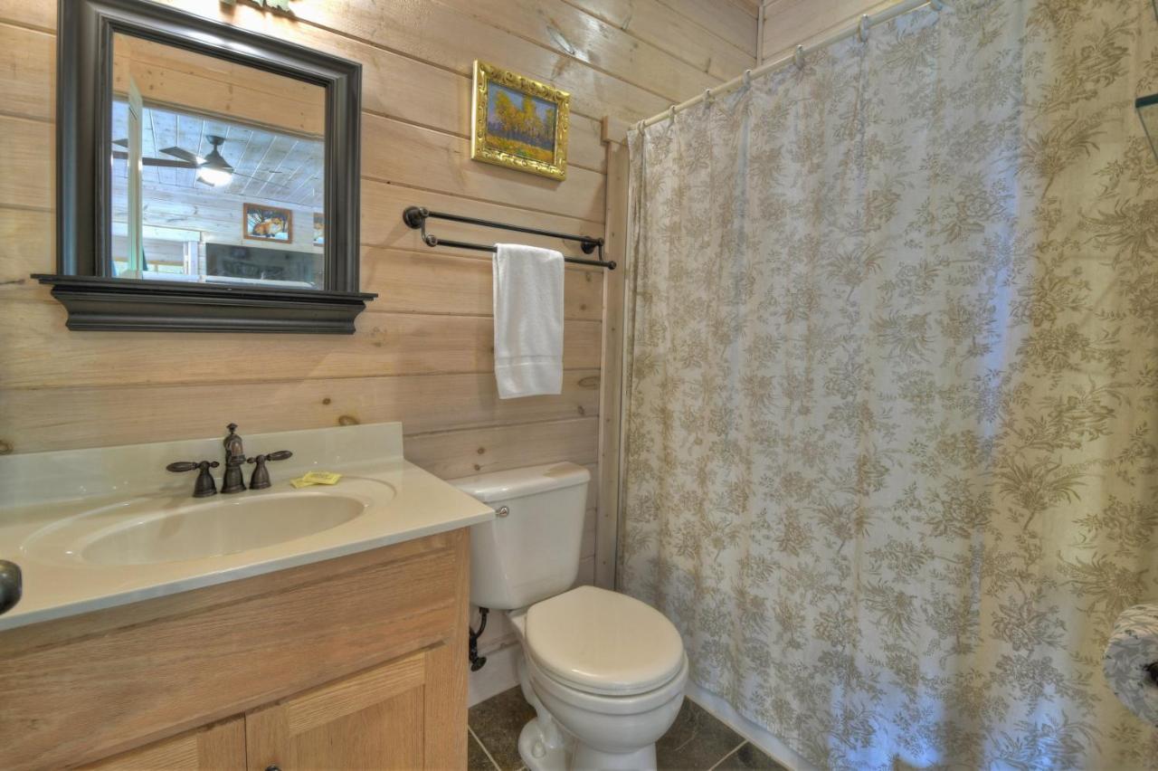 הוילה Morganton Champagne Chalet - Cuddleup מראה חיצוני תמונה