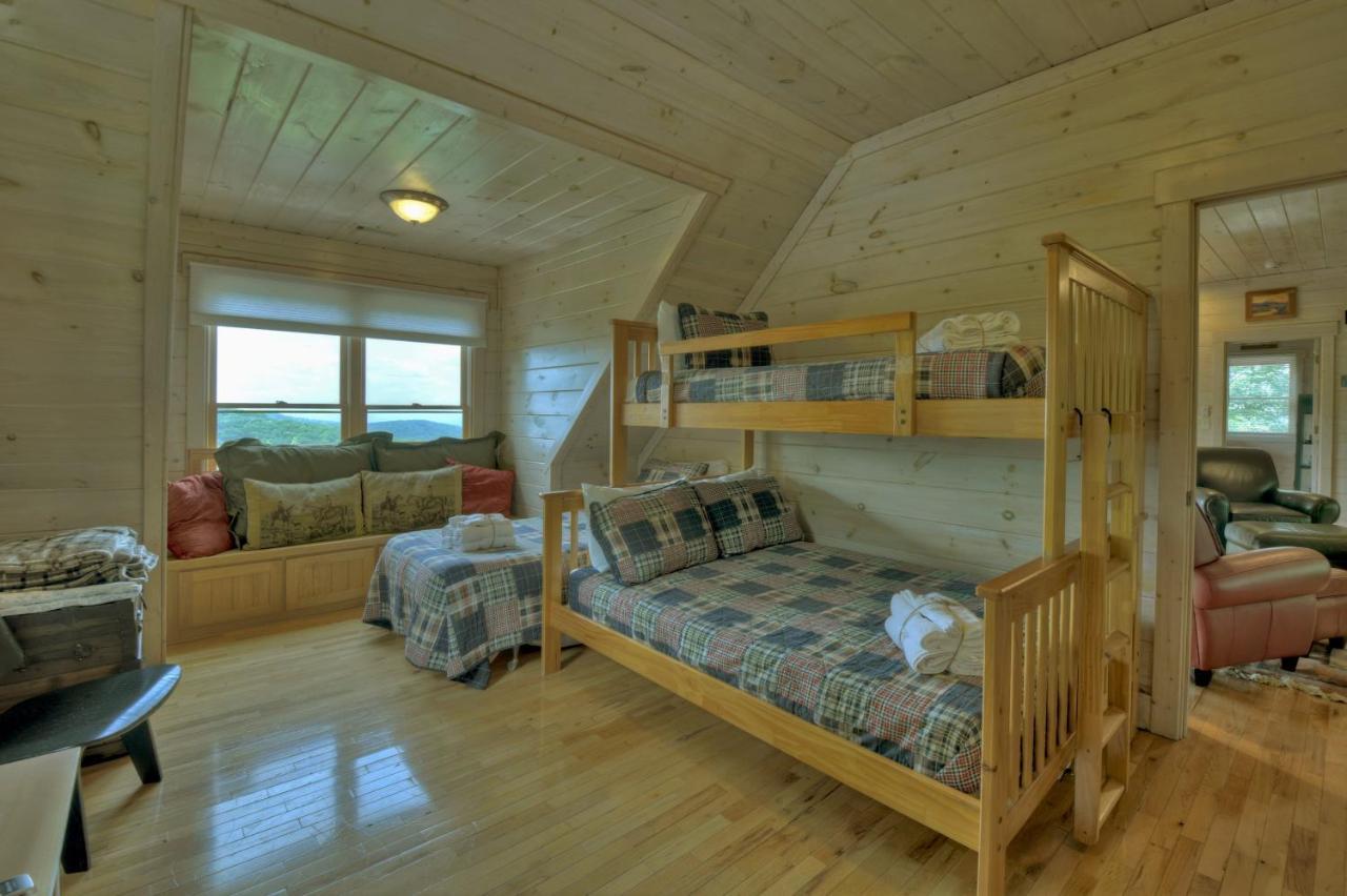 הוילה Morganton Champagne Chalet - Cuddleup מראה חיצוני תמונה